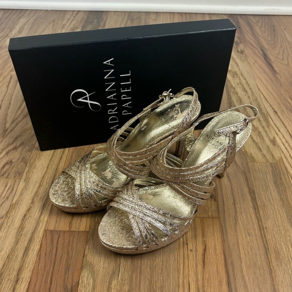 Adrianna Papell Aiden Platform Pump Gold Buckle 8M - Picture 2 of 8